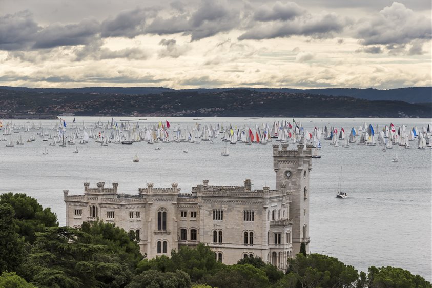 barcolana vista dal Castello di Miramare