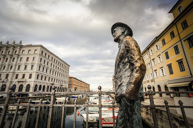 Statua James Joyce in Ponterosso (ph Roberto Taddeo)